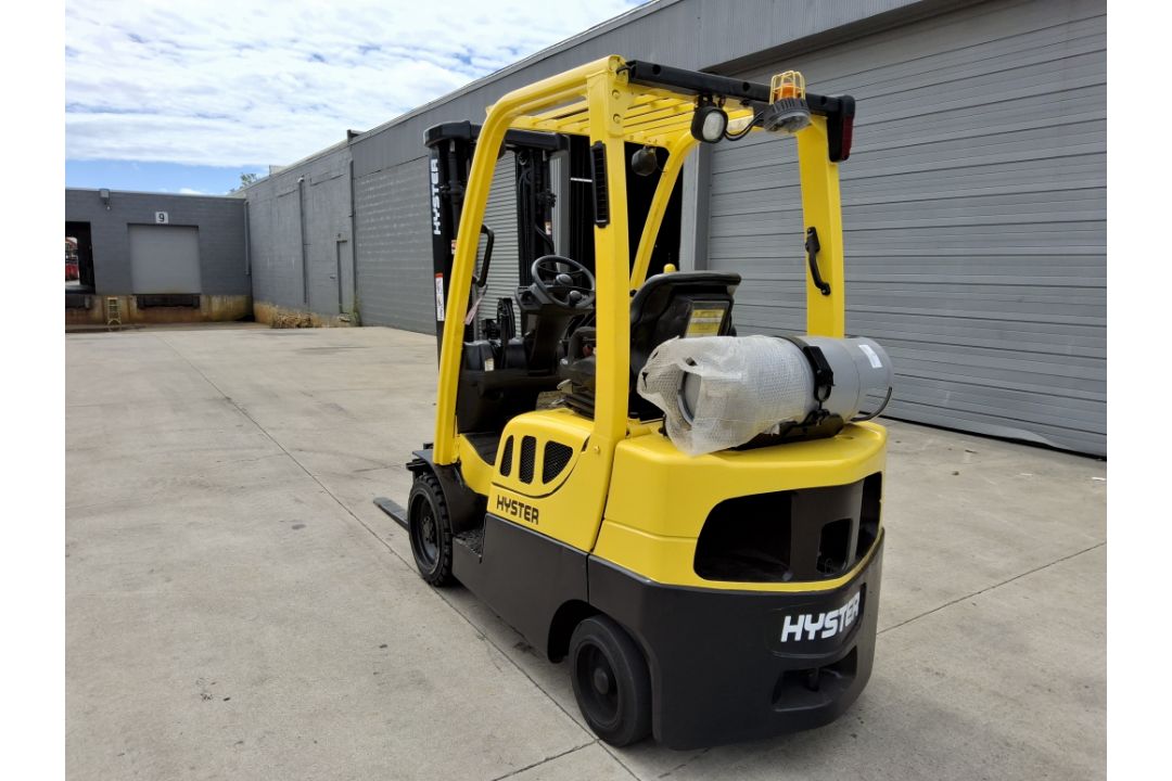 2017 Hyster S60FT 6,000LB Capacity. LP Powered Forklift. 3 Stage Mast, Hours: 5,105 - Image 2 of 8