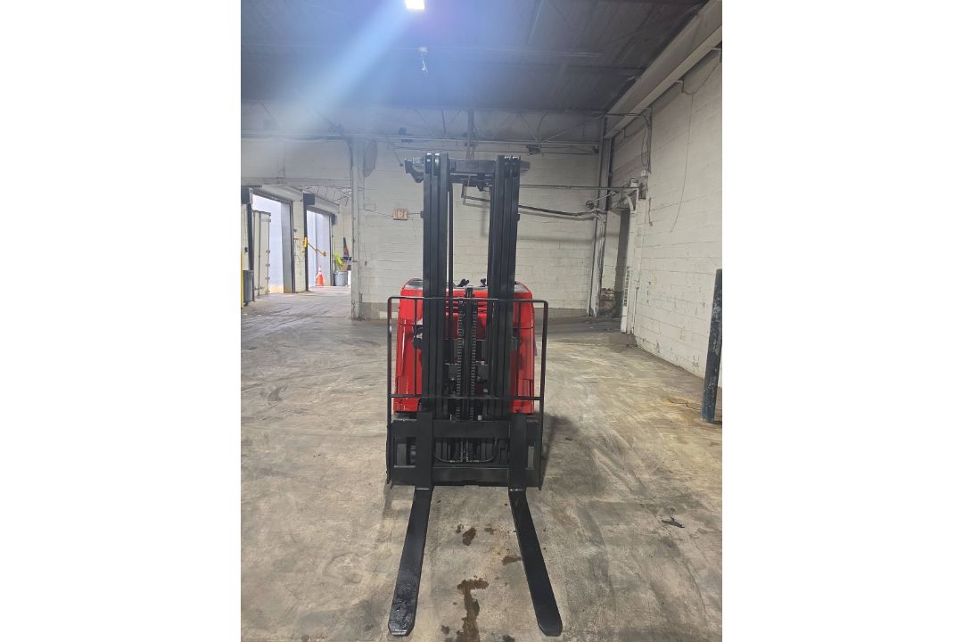 2018 Raymond Model: 415-C30TT 3,000LB Stand Up Counterbalance Electric Forklift - Image 7 of 7