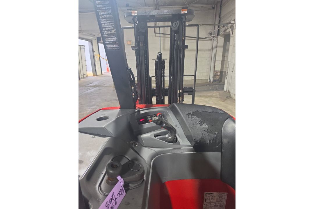 2018 Raymond Model: 415-C30TT 3,000LB Stand Up Counterbalance Electric Forklift - Image 3 of 7
