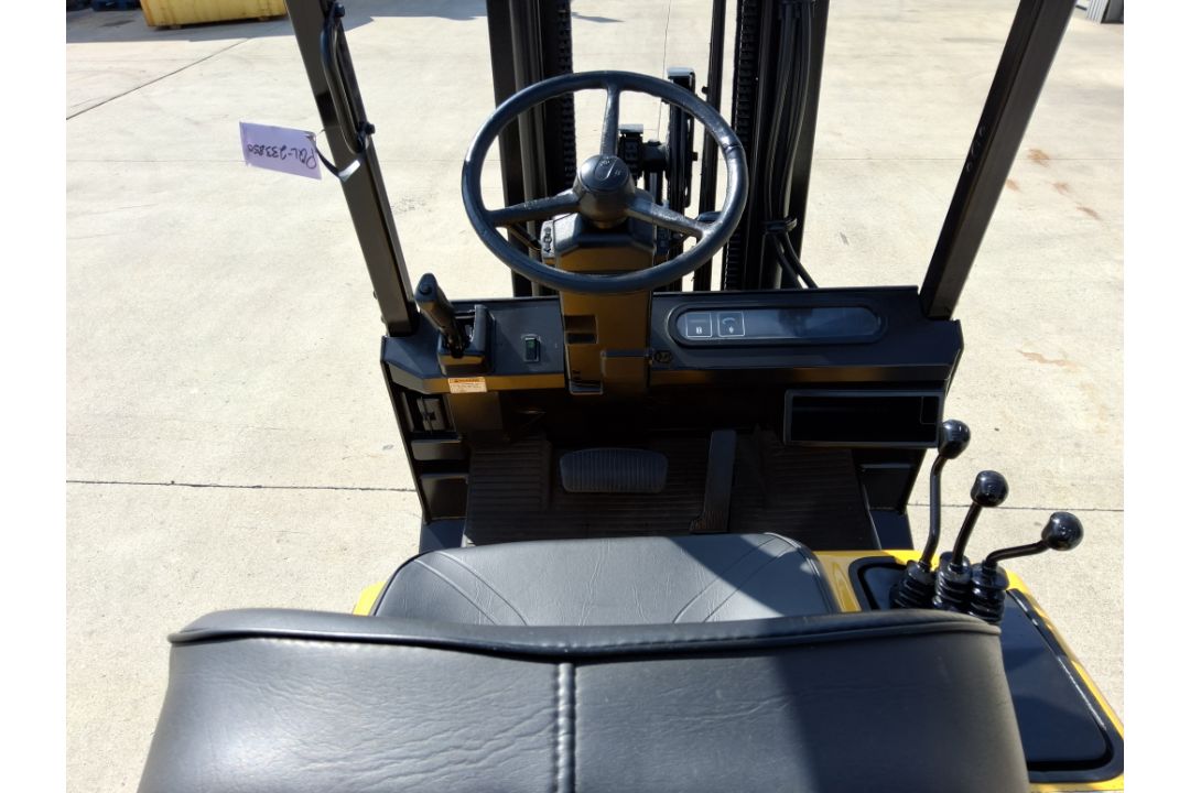 Yale Model: GLC050 5,000LB LP Powered Forklift. Hours: 6,603 - Image 4 of 9