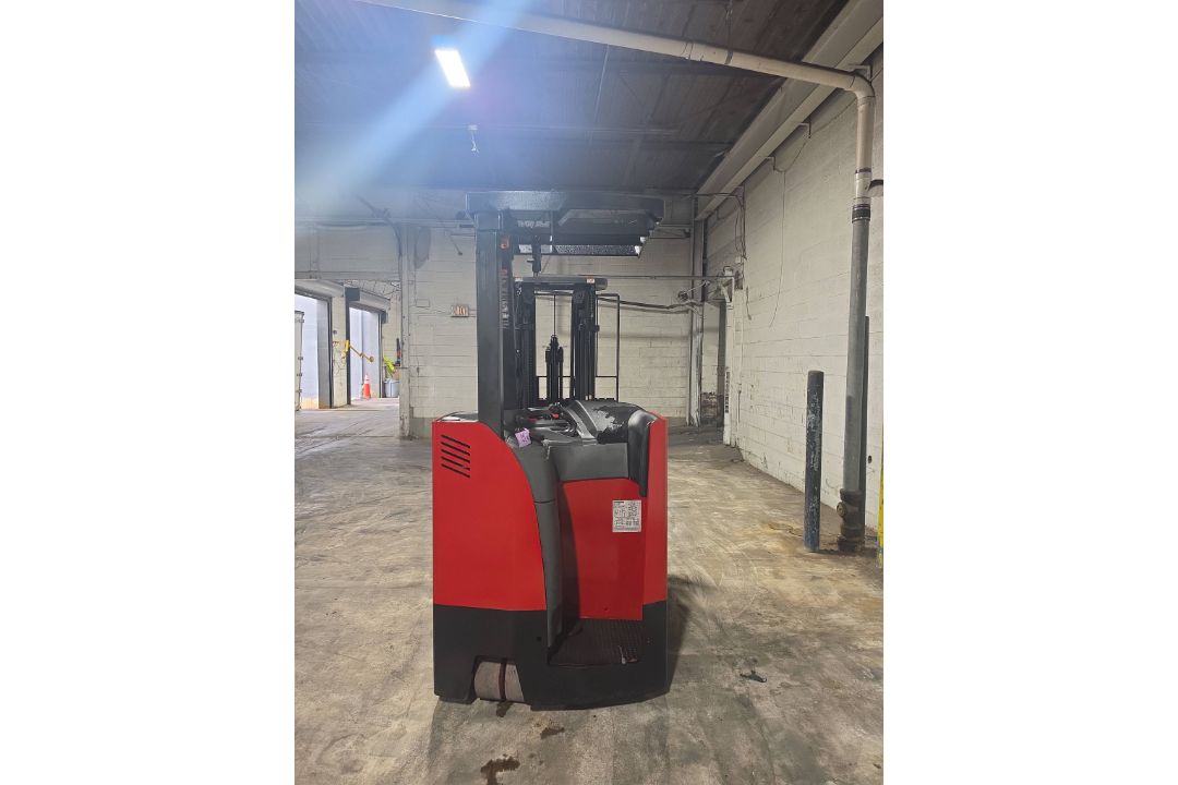 2018 Raymond Model: 415-C30TT 3,000LB Stand Up Counterbalance Electric Forklift - Image 2 of 7