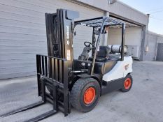 Doosan Bobcat G40S-5 8,000LB LP Pneumatic Tire Forklift