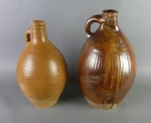 Zwei Frechener Krüge, ein Ölkrug um 1800, einer mit schiefem Hals