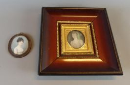 2 Miniaturen, ovale Bildausschnitte, ca. 6 x 4,5 / 5,5 x 4 , gerahmt 18 x 17 cm