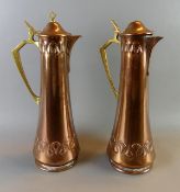 Paar Jugendstil-Kannen, Kupfer, Messinggriff, umlaufende