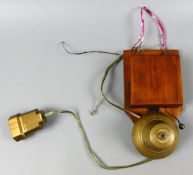 Alte Türklingel, Messingglocke, im Holzkasten, H.ca. 19 cm