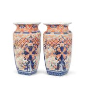 A pair of Japanese imari porcelain vases Late Meiji period (1868-1912)