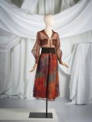 Yves Saint Laurent, collection Haute Couture, Printemps-Eté 1969. Ensemble de cocktail en ga...