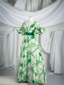 Yves Saint Laurent, collection Haute Couture, Printemps-Eté 1981. Robe du soir longue en taf...
