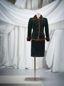 Yves Saint Laurent, collection Haute Couture, Automne-Hiver 1984. Tailleur en cuir velours vert e...