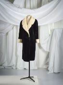 Nina Ricci, collection Haute Couture, circa 1960. Manteau en loutre et Hermine. Nina Ricci, Haute...