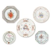 FIVE FAMILLE ROSE ARMORIAL DISHES Qianlong (5)