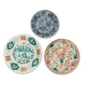TWO POLYCHROME-ENAMELLED SWATOW DISHES AND A BLUE AND WHITE KRAAK DISH Late Ming Dynasty (3)
