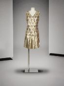 Christian Dior, collection Haute Couture, Automne-Hiver 1969. Robe de cocktail entièrement r...