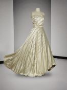 Christian Dior, collection Haute Couture, Printemps-Eté 1951. Robe de bal en satin de soir i...
