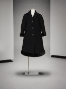 Christian Dior Boutique, circa 1958. Manteau en lainage noir et fausse fourrure. Christian Dior B...