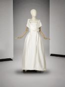 Christian Dior, collection Haute Couture, Printemps-Eté 1957. Robe du soir en organza de sat...