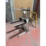 William & Jones MMS4120 Pump Truck (400Kg Lift)