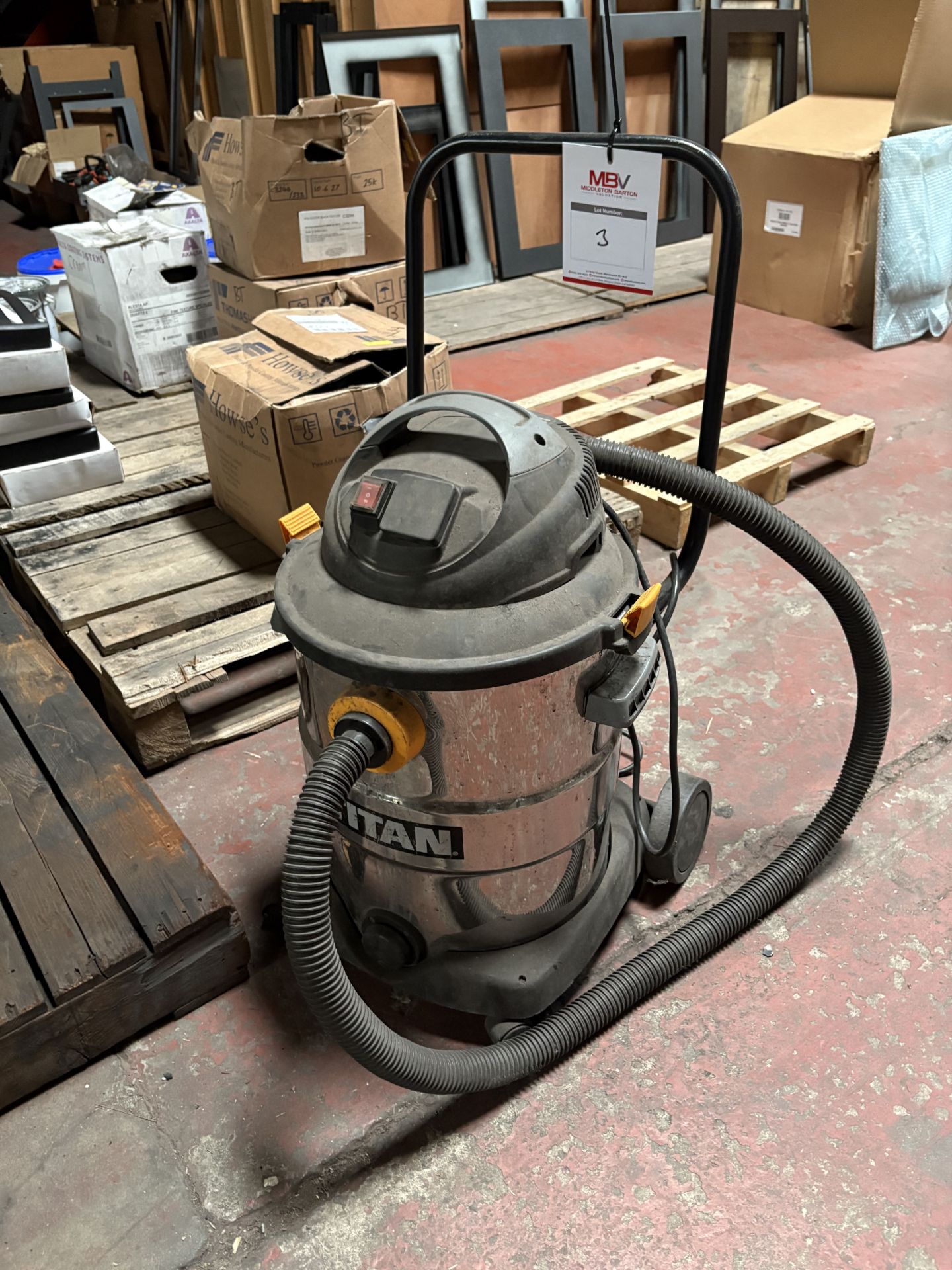 Titan ITBV31 VAR Wet & Dry Vacuum Cleaner
