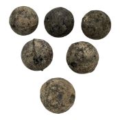 Sechs Kugeln für Feldschlange, Herzog Julius Hütte Langelsheim, Braunschweig/Wolfenbüttel, um 1575