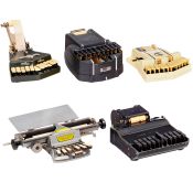 4 Stenographie-Maschinen und 1 Blinden-Schreibmaschine