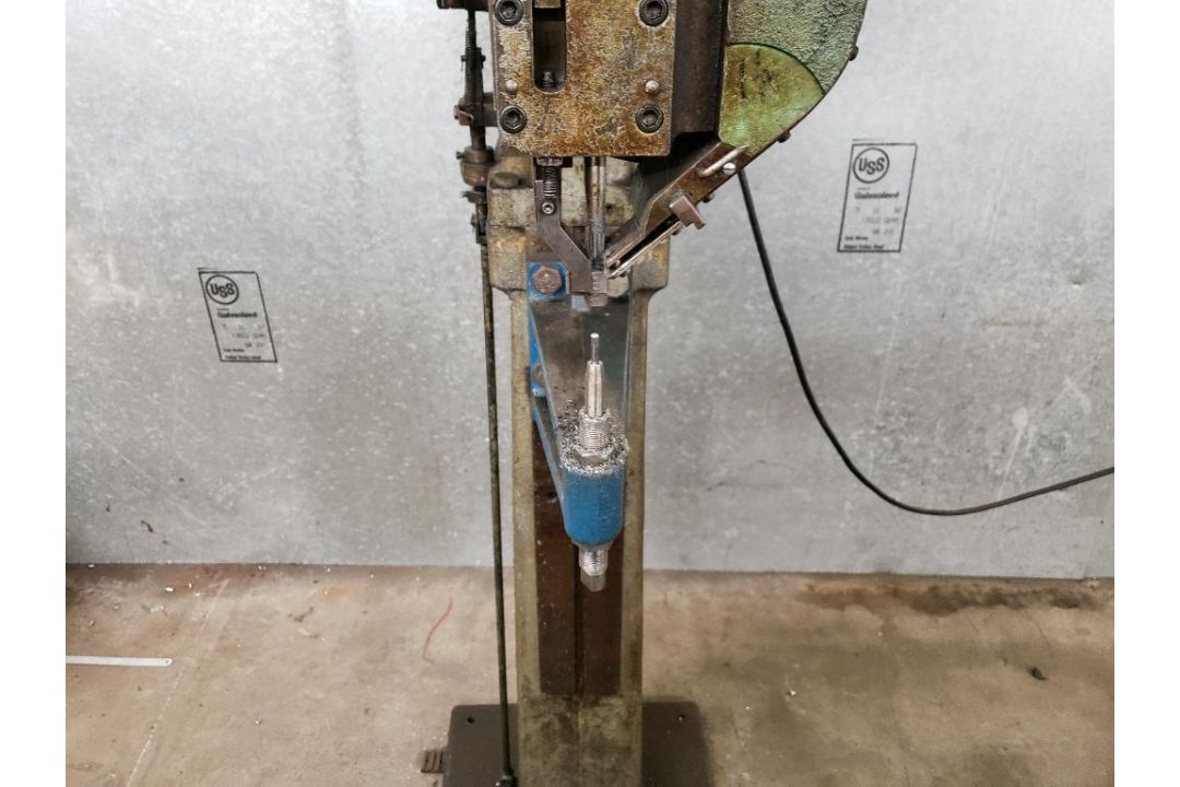 Chicago Rivet & Machine Co. riveter machine. 115/208-230V. Sing. Phase ...