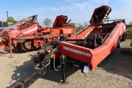 1999, Amac 2 Row Onion Harvester, Type: AXL2, Machine No: 94044, Weight: 6400kg, side loading