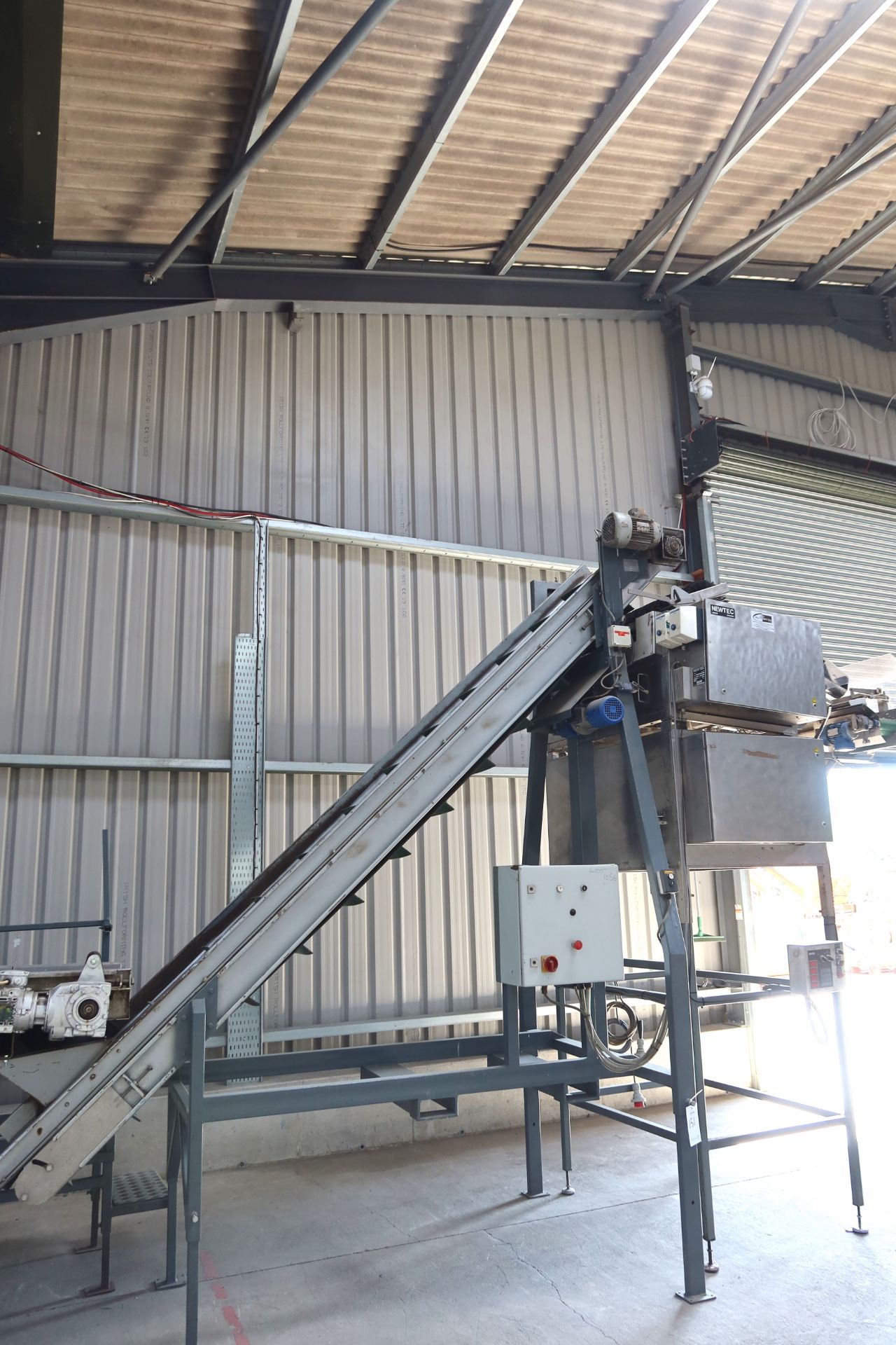2008, Newtec s/steel system weigher, Type: 2009A, metal framed elevated cleated conveyor 0.53m - Image 3 of 6