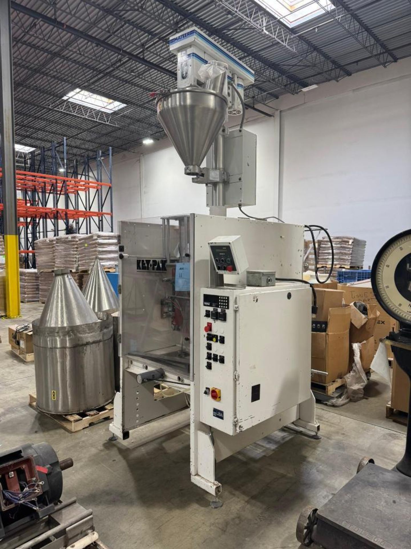 Mable Form Hopper KeyPak Vertical Form Fill and Seal Machine. With Mateer Filler, Hopper ...