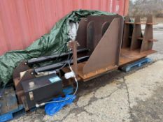 Dual Ram Hydraulic Bale Cutter. Steel frame, designed for approximate 40" x 40" bale size. With 10hp