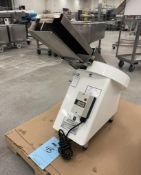 Oliver Bun & Bagel Slicer, Model 704N, Serial# 200527.