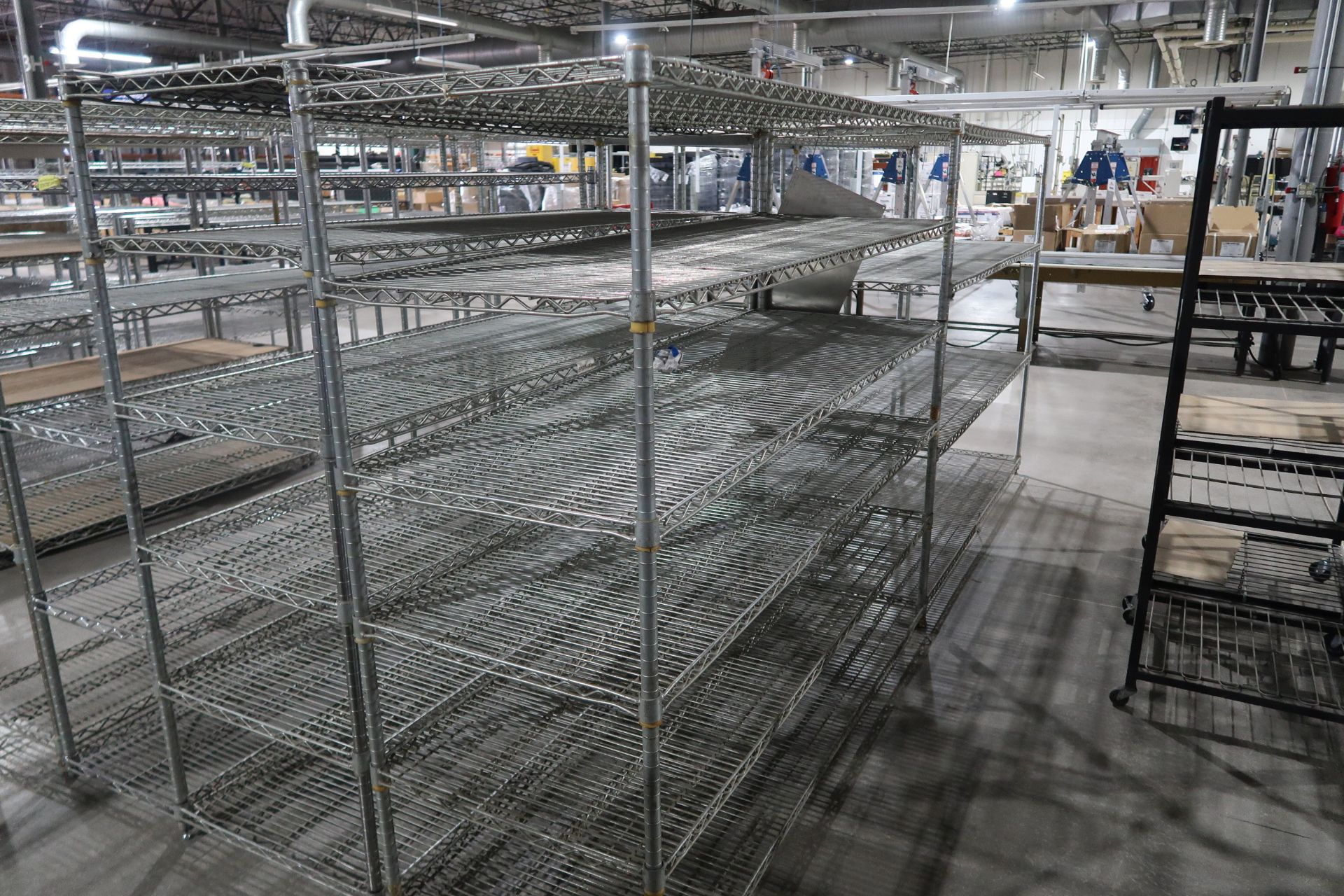 Wire Group Rack { Group of lots: 1061, 1062 } Chrome Wire racks (8) (SOLD AS-IS - NO ...