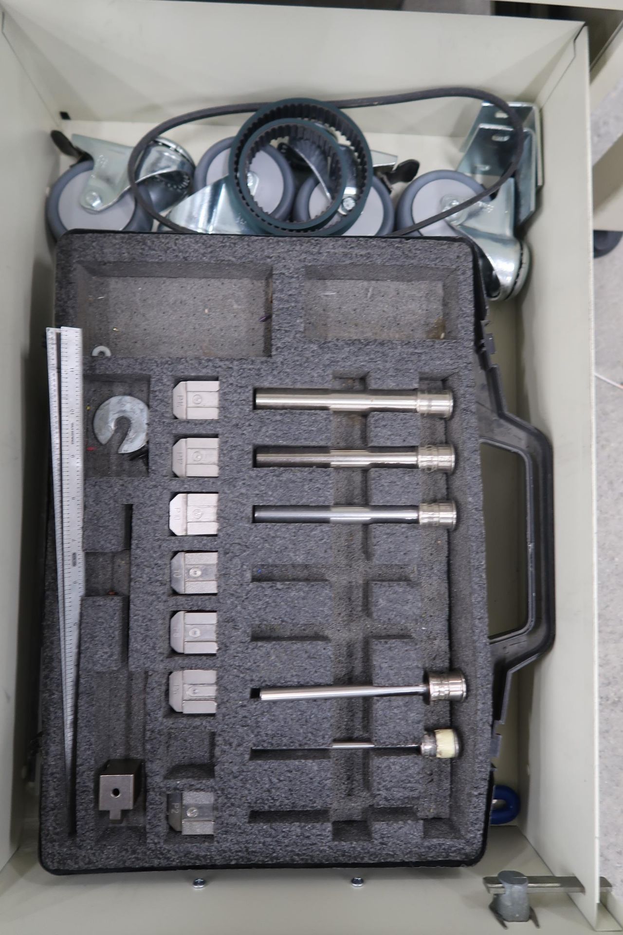 Schleuiger 9500 Power Strip w/Schleuiger PreFeeder 2200 Coil Drive (SOLD AS-IS - NO WARRANTY) - Image 12 of 23