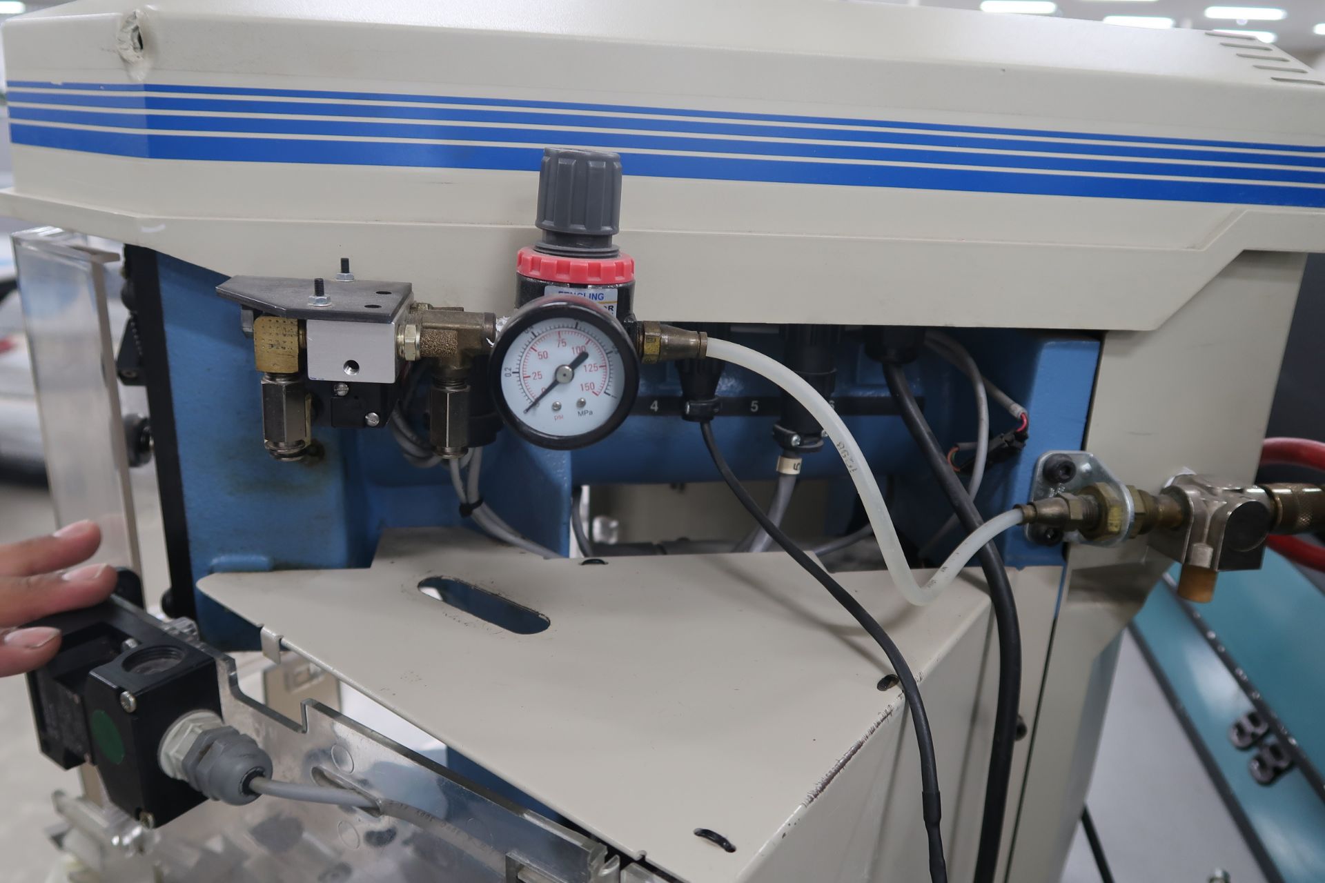 AMP O-Lectric Mod. G Terminating Crimping Machine Digital Control s/n 402090 (SOLD AS-IS - NO - Image 15 of 16