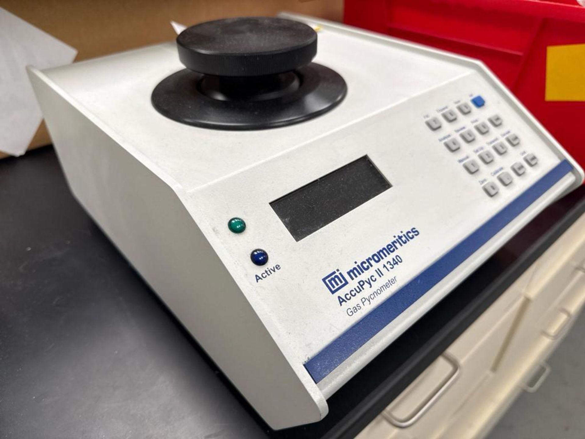 Multipyncnometer mi micrometrics AccuPyc II 1340 Gas Pycnometer ; AccuPyc II 1340’s gas ...