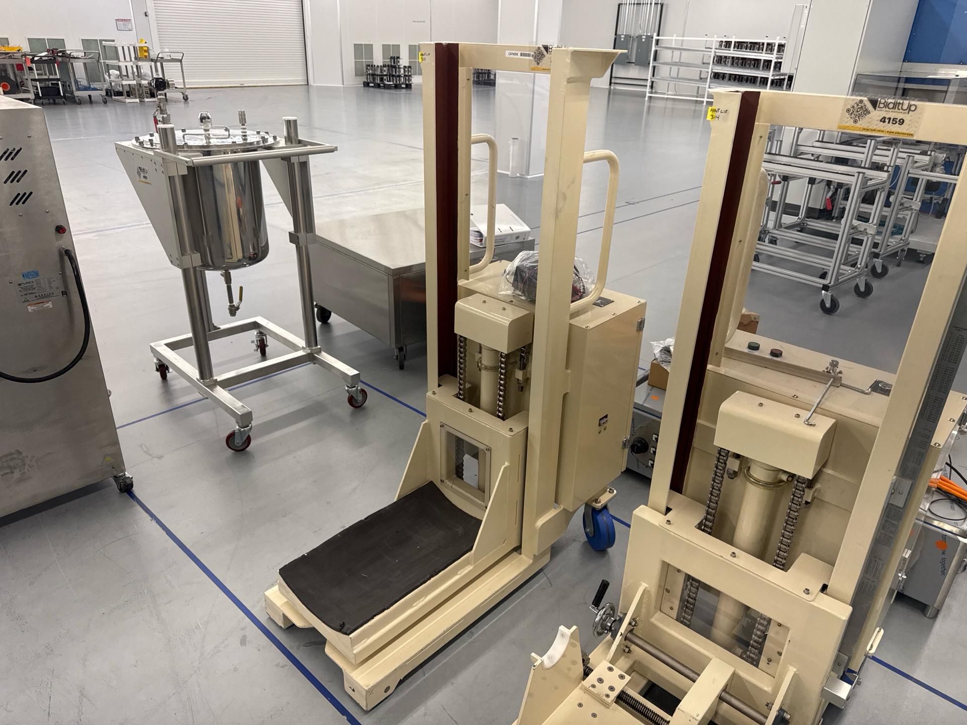 400Kg Capacity PET Roll Lifter