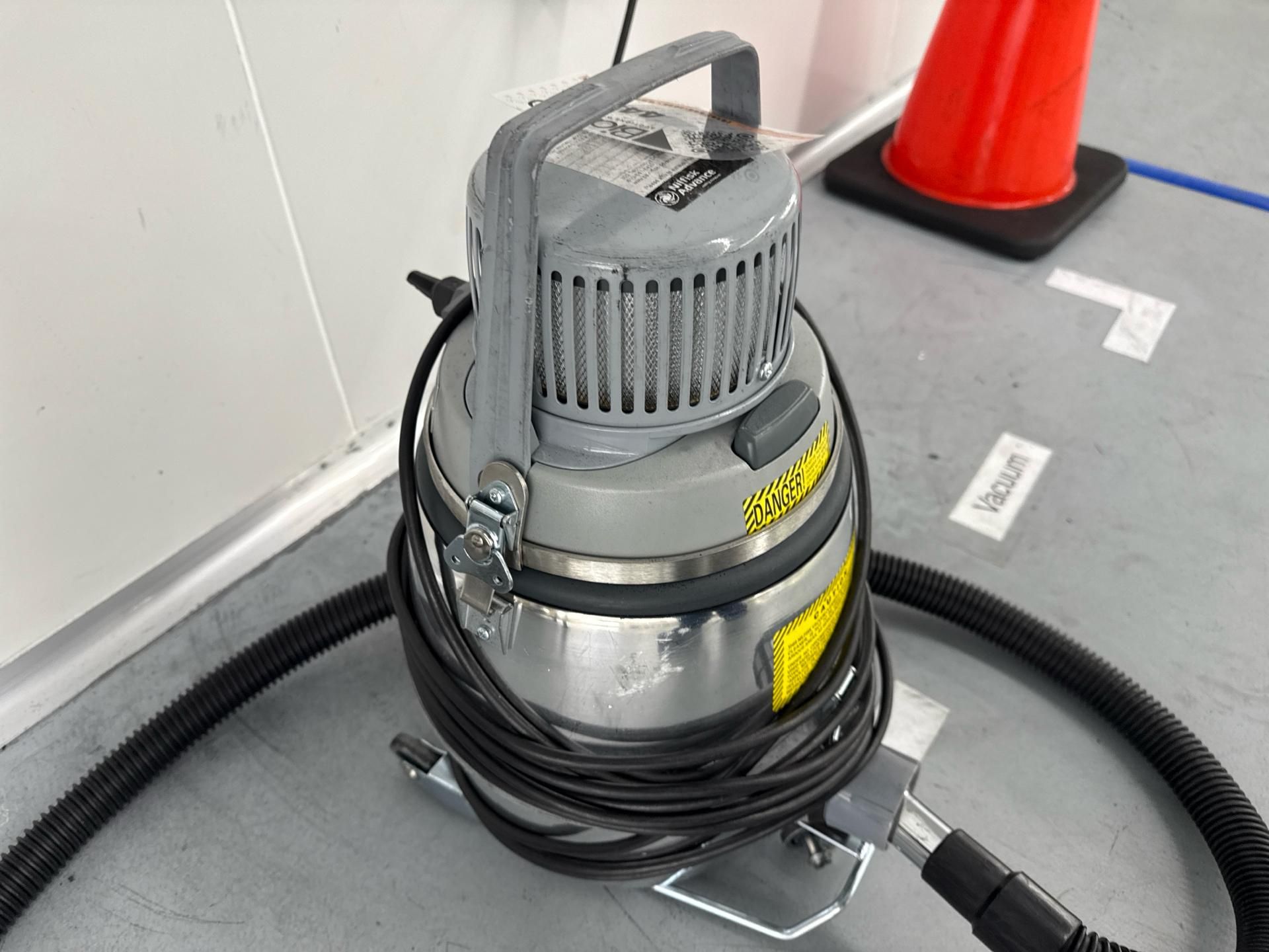 Nilfisk Advanced Vacuum - Image 2 of 5
