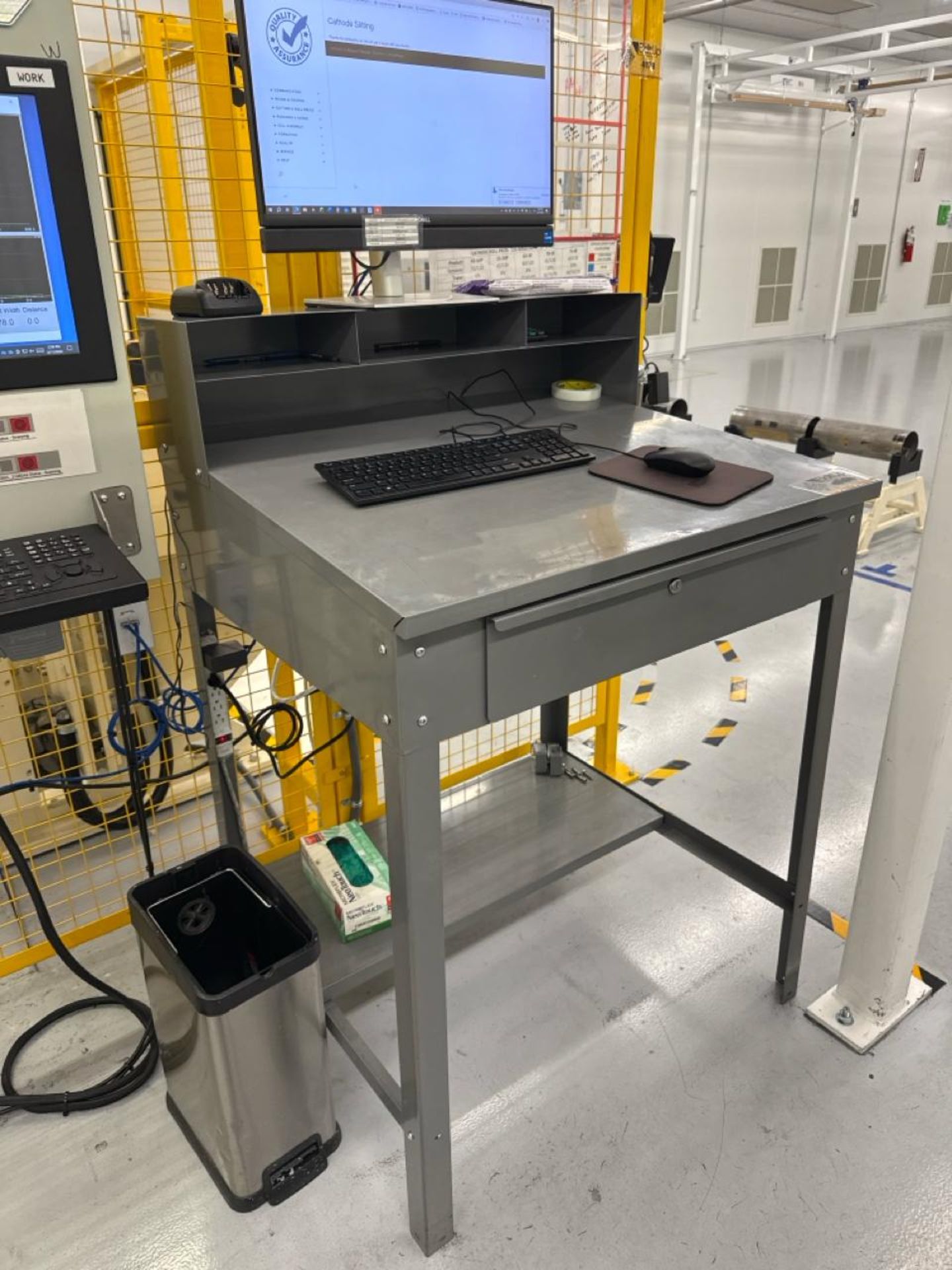 Steel work station - Image 2 of 3