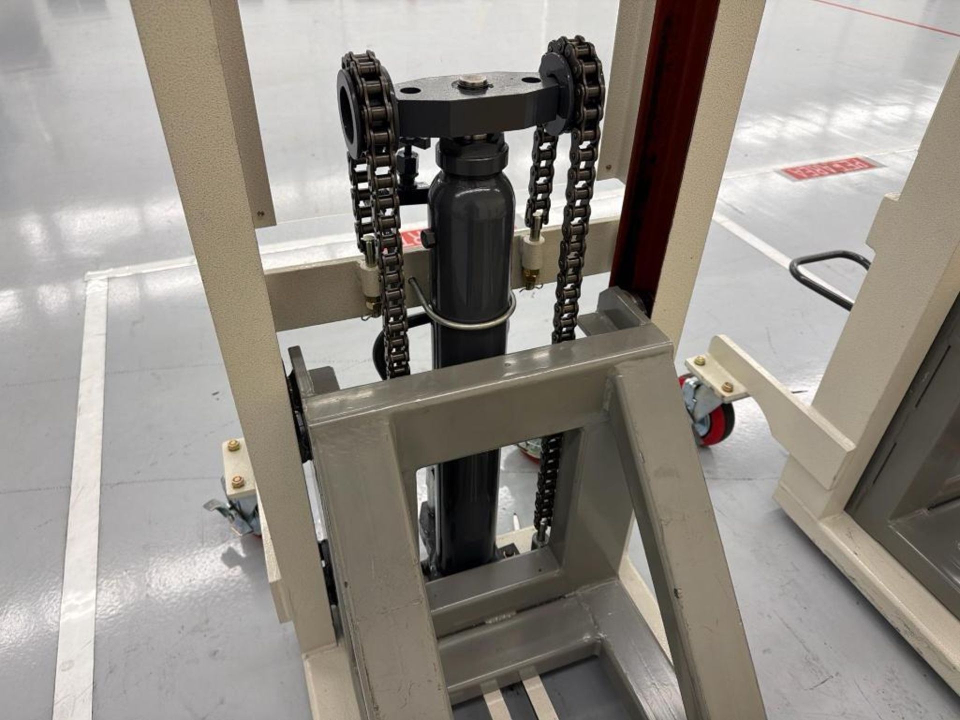 SOOSUNG Pallet Lift Cart/ Loader - Image 6 of 12
