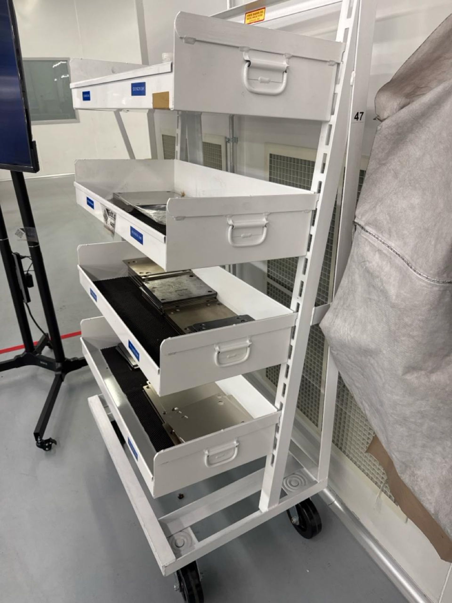 Rolling rack - Image 2 of 3