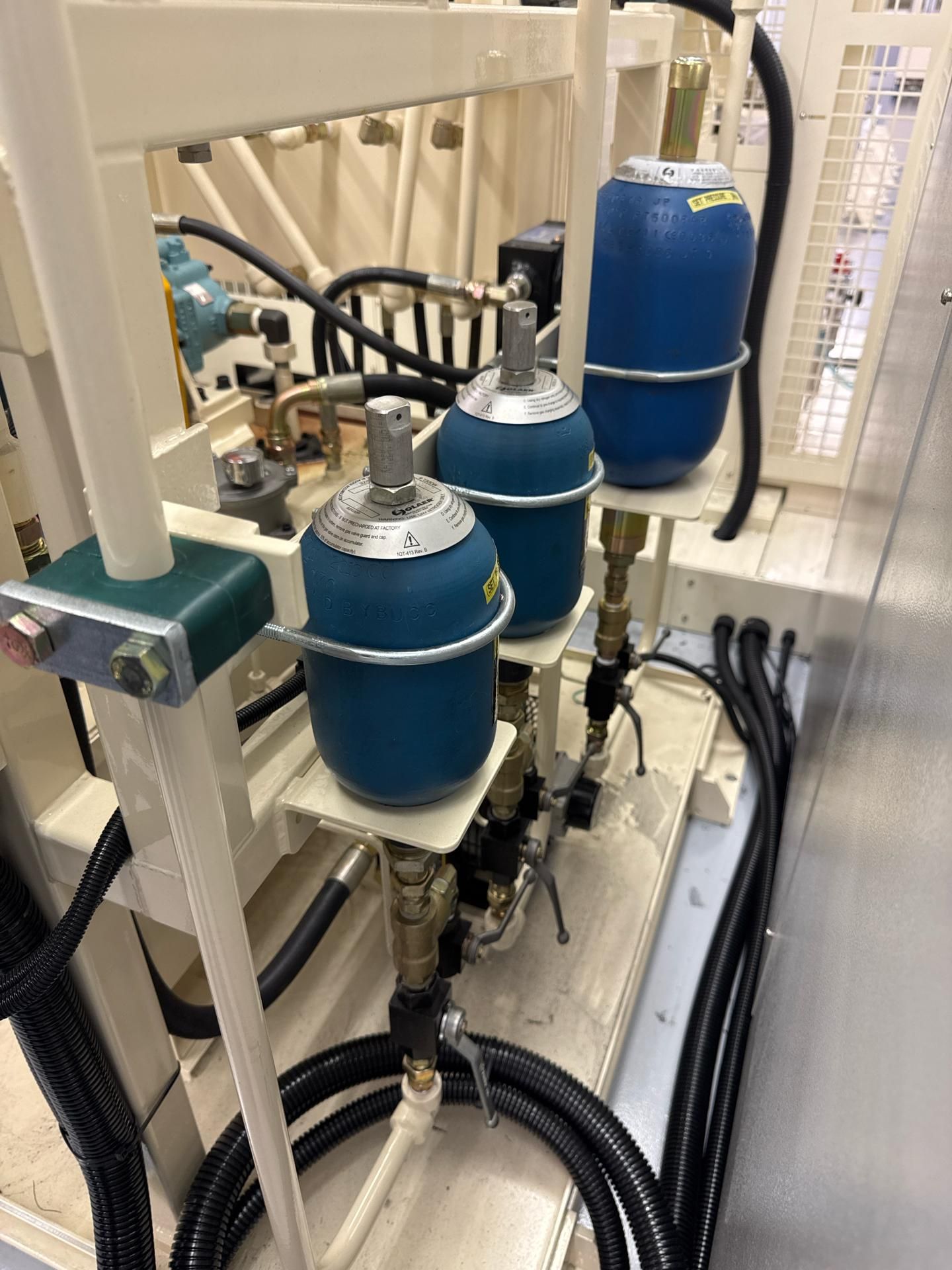 Industrial Hydraulic Power Unit with Hyundai Heavy Industries HS Series AC 3 Phase Induction Motor - Image 6 of 8