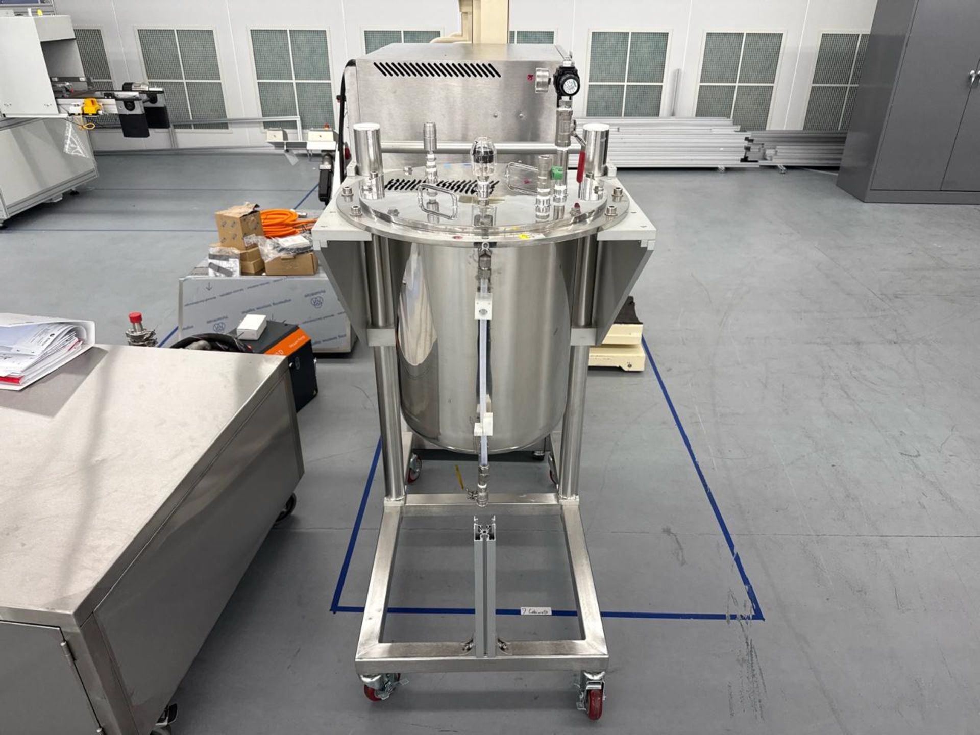LG Unicontrols Co., LTD. TZB-60-0523 Mounted Pressure Pot, w/ Mobile Cart - Image 3 of 5