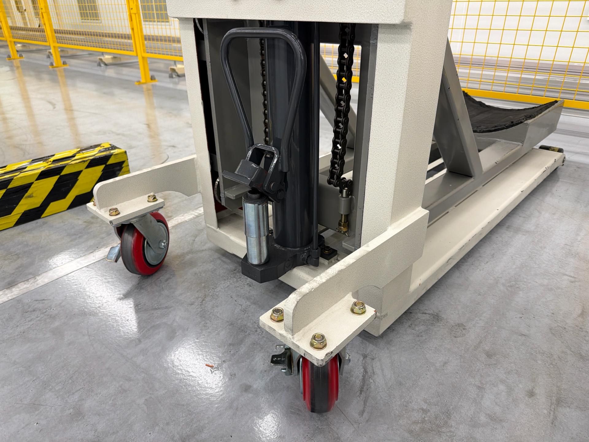 SOOSUNG Pallet Lift Cart/ Loader - Image 7 of 8