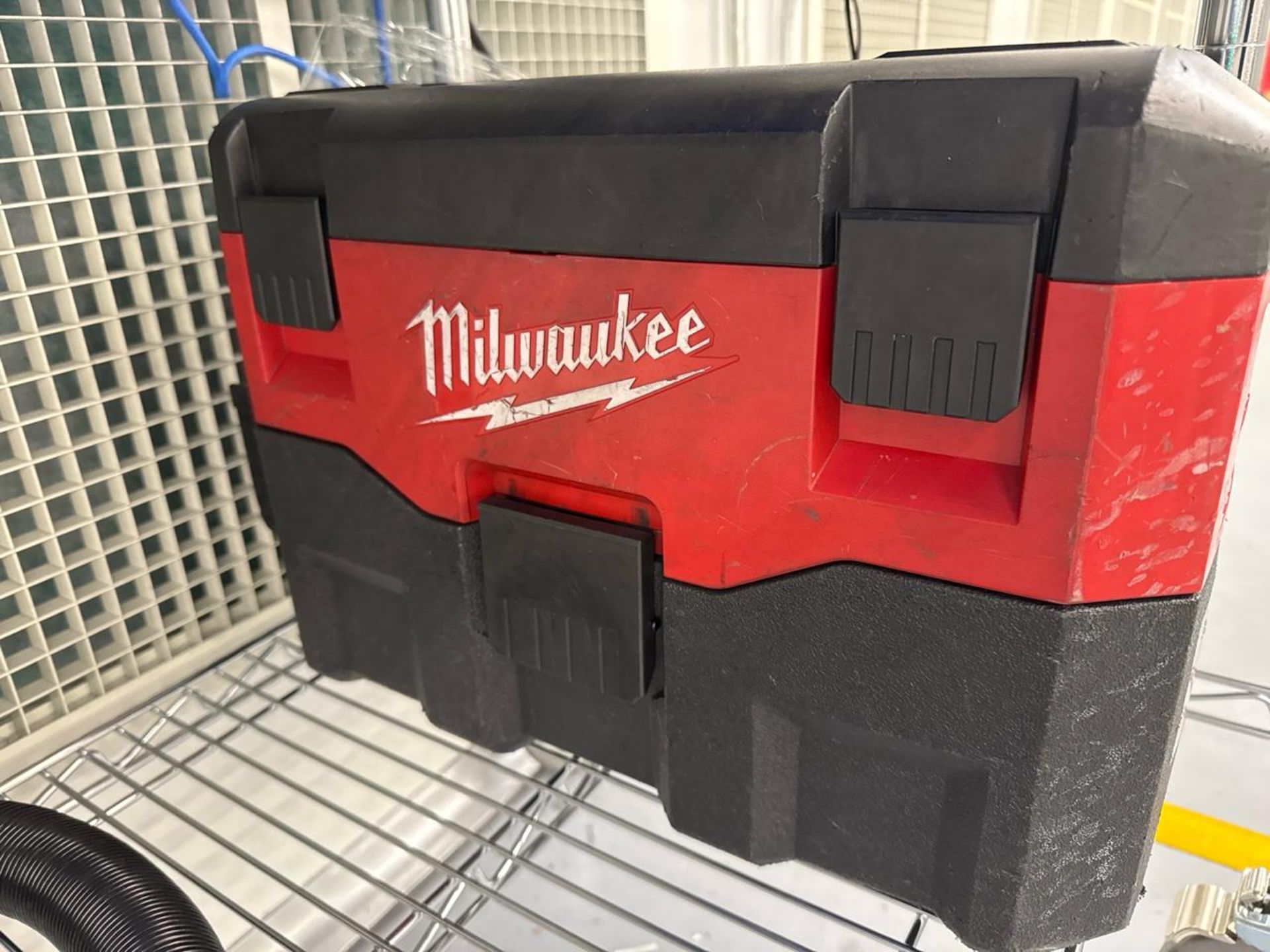 Milwaukee vacuum - Image 2 of 2