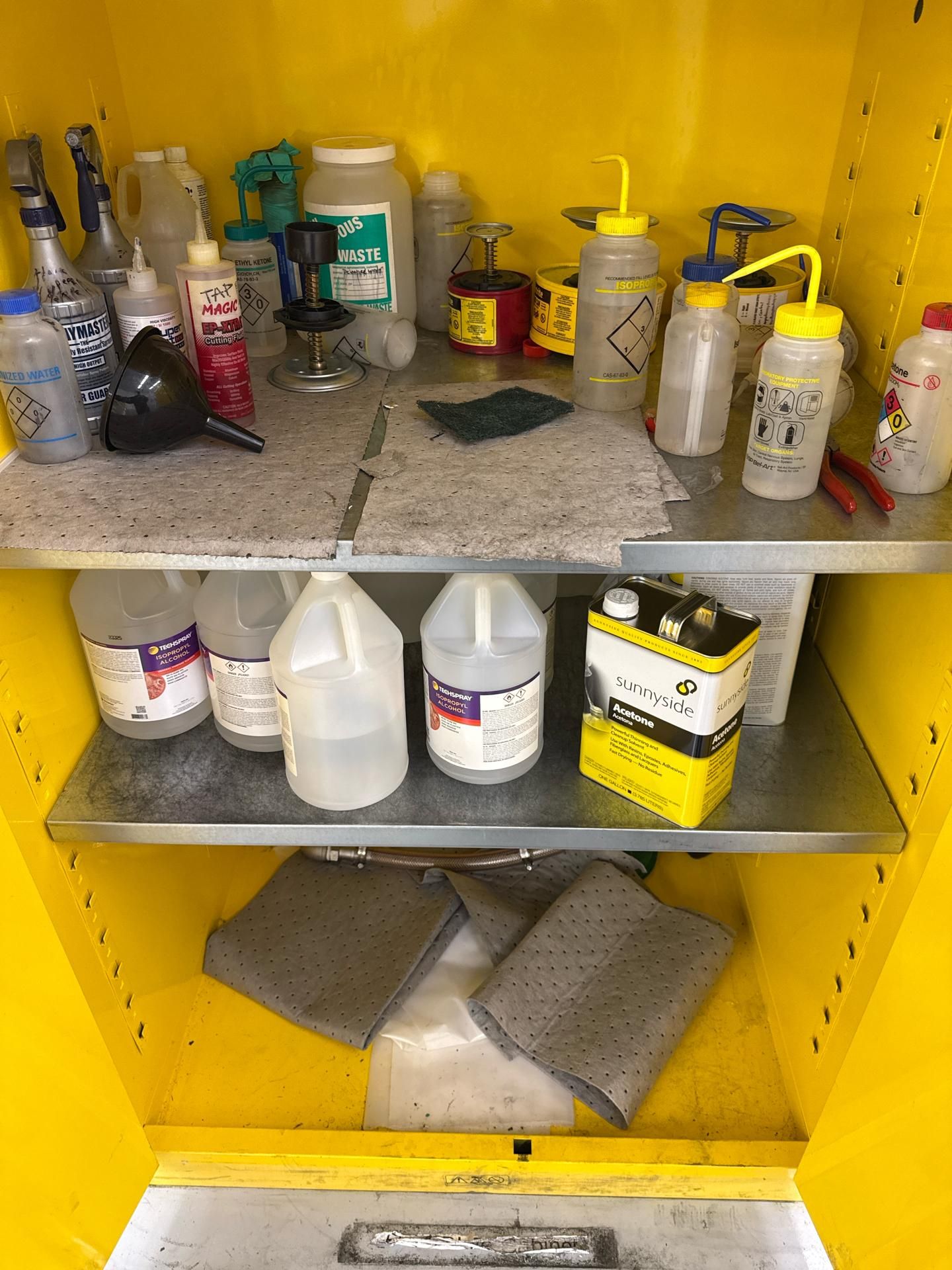 Justrite Sure Grip Flammable Liquid Storage Cabinet 90 Gal. Capacity - Image 3 of 3