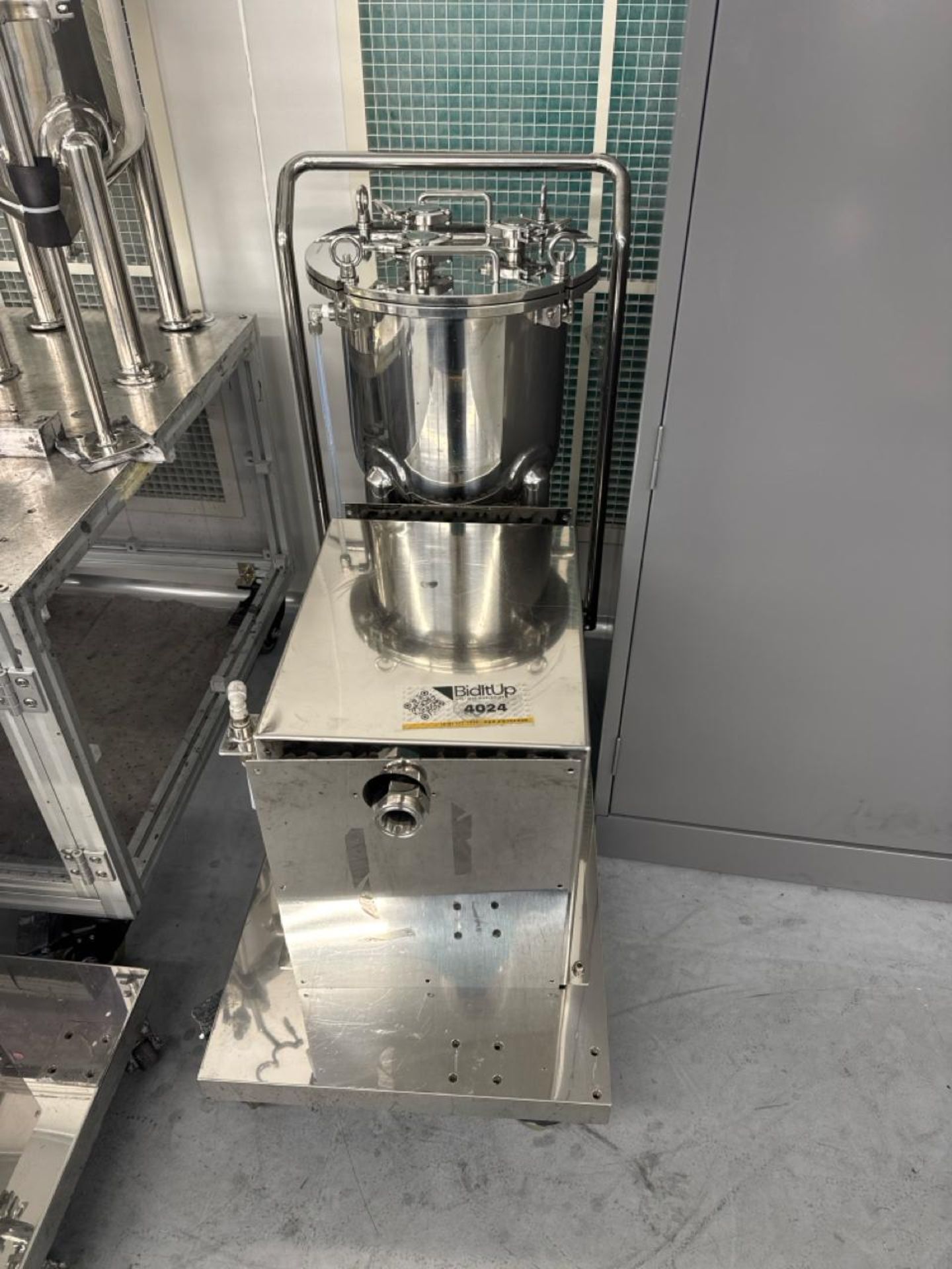 Stainless steel pressure pot