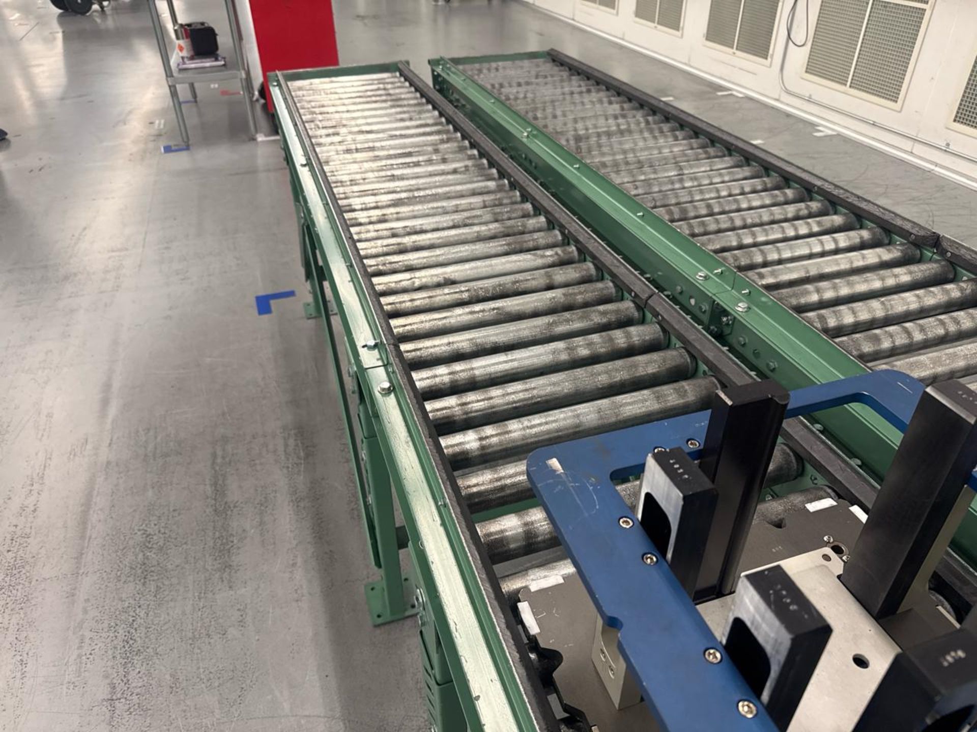 Roach 12' Roller Conveyor - Image 3 of 3