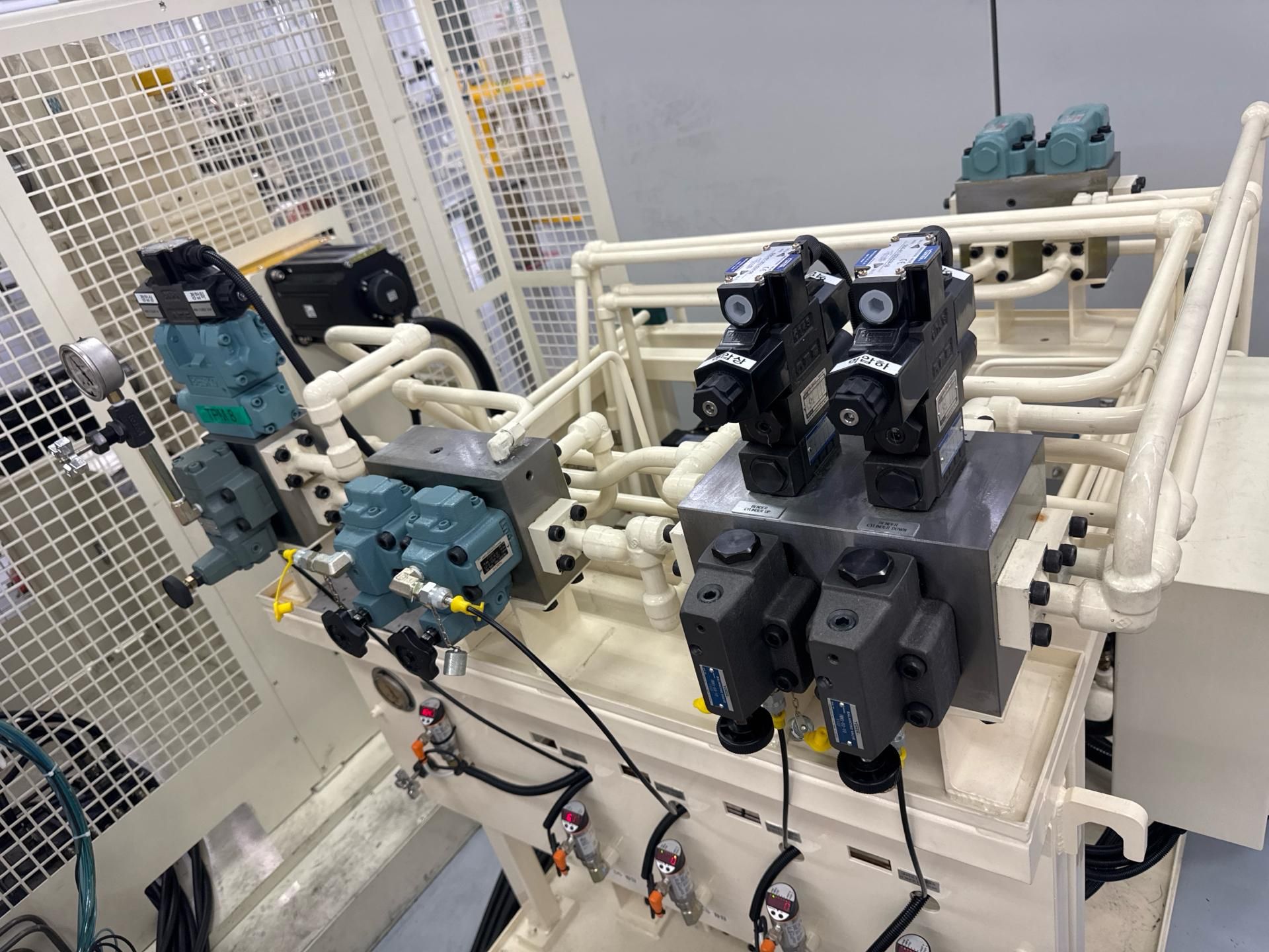Industrial Hydraulic Power Unit with Hyundai Heavy Industries HS Series AC 3 Phase Induction Motor - Image 3 of 8