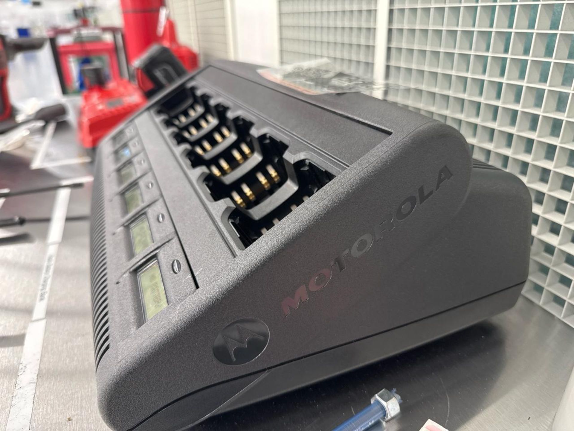 Motorola battery charging system - Image 2 of 4