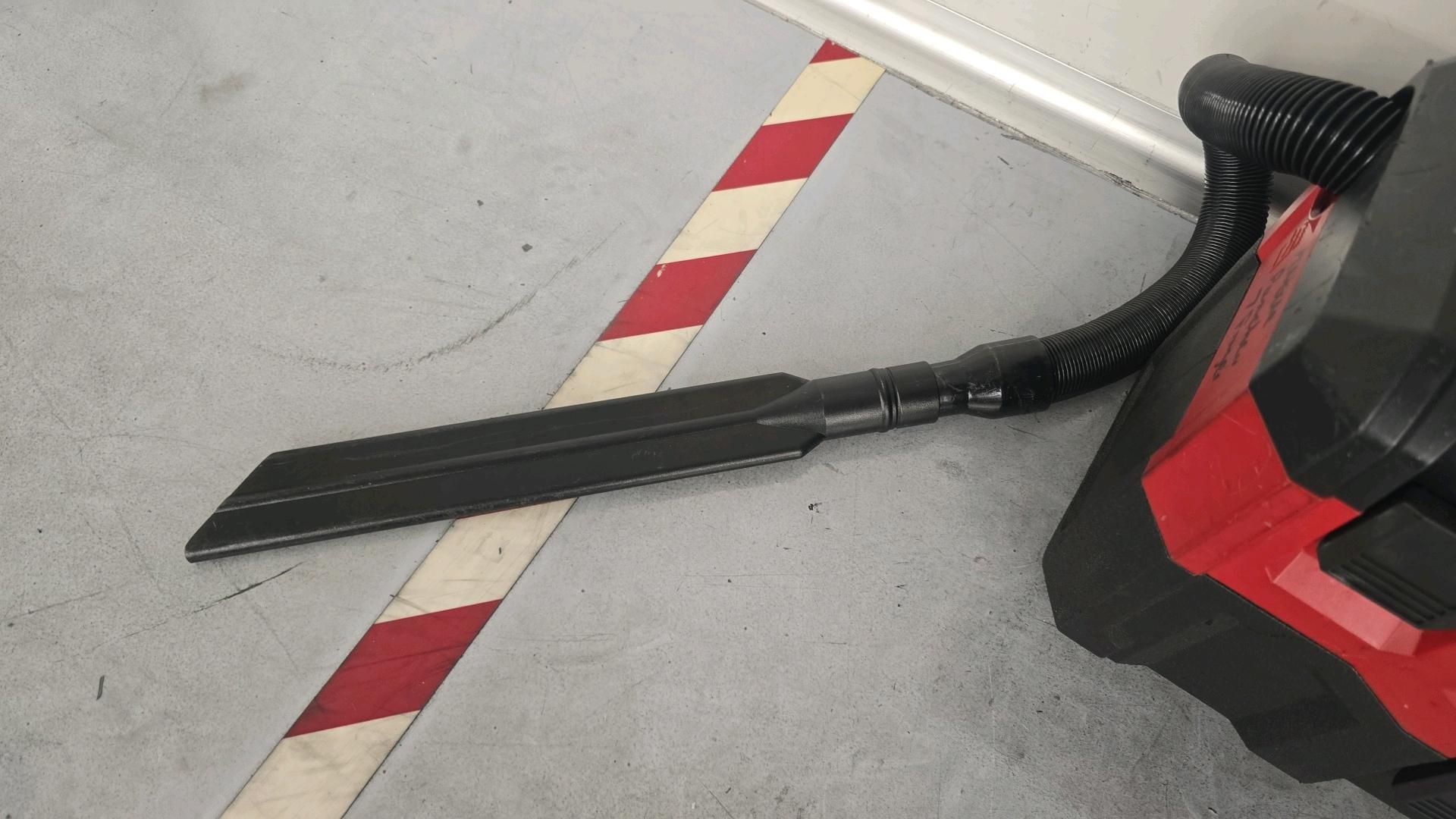 Milwaukee M18 2gal Wet/Dry Vac - Image 2 of 4